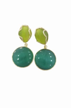 Orecchini  realizzati  con occhio di gatto su base in ottone nelle tonalità del verde.lunghezza 3.5cmpeso 6.2gr Spedizione Gratuita
