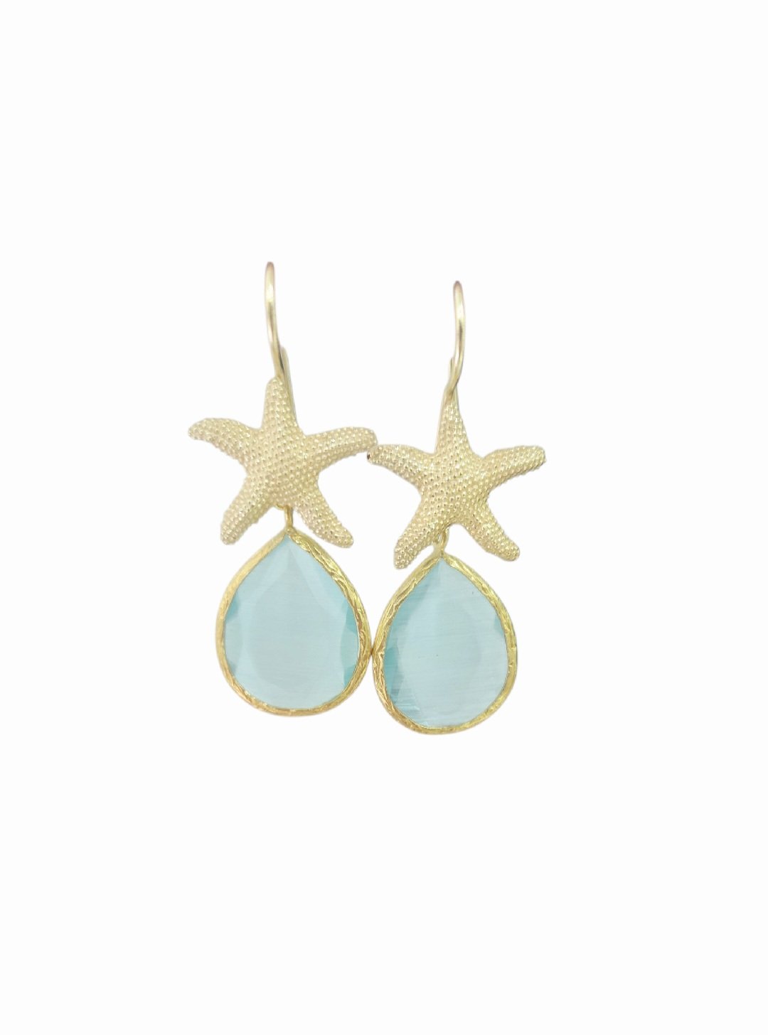 Orecchini realizzati con stelline in ottone e pendente goccia occhio di gatto. lunghezza 4cm peso 3.6gr Spedizione Gratuita