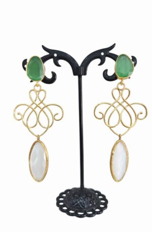 Orecchini  realizzati artigianalmente con ottone ed occhio di gatto verde e neutro.
peso 6.7 gr
lunghezza 7cm Spedizione Gratuita