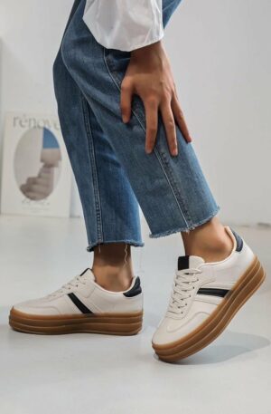 Sneakers in ecopelle beige e nere con doppio rialzo 4.5cm, suola antiscivolo. Spedizione Gratuita