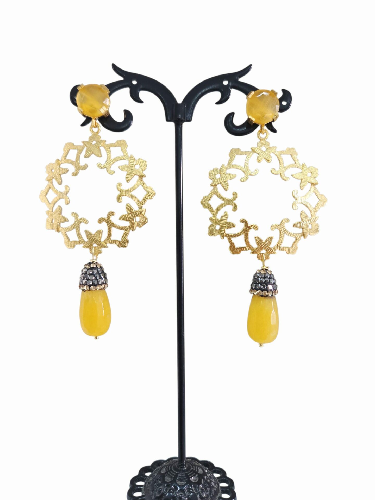 Orecchini realizzati con ottone, goccia in agata con marcasite e perno occhio di gatto.lunghezza 8cmpeso 9.2gr Spedizione Gratuita