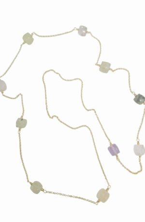 Collana lunga realizzati con cubetti di quarzi e catena anallergica dorata in acciaio.
Possibilità di fare doppio giro
lunghezza 94cm Spedizione Gratuita