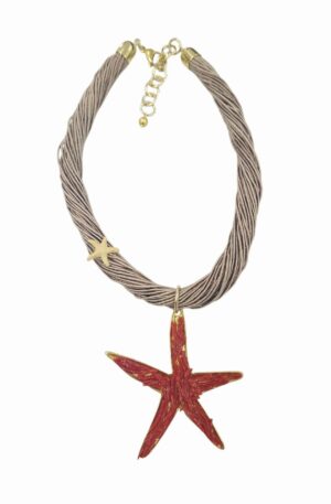 Collana girocollo realizzata con tessuto e stella innottone con corallo.
lunghezza 47cm
lunghezza stella 8cm Spedizione Gratuita