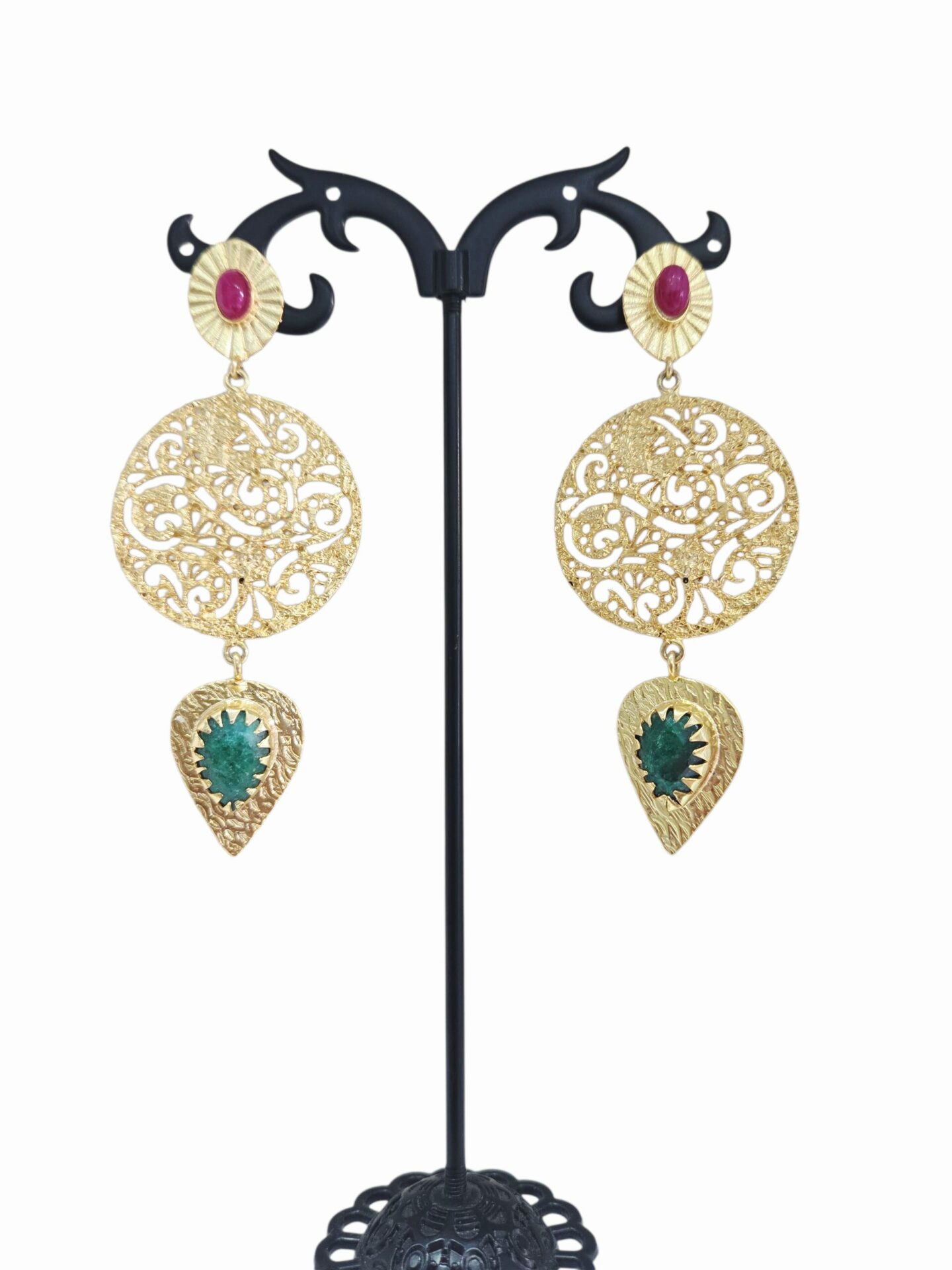 Orecchini  realizzati con ottone e pietre naturali incastonate rossa e verde
lunghezza 7.5cm
peso 8gr Spedizione Gratuita