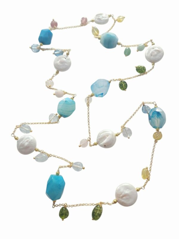 Collana lunga realizzata con agata esagonale striata, perle di fiume tonda e quarzi multicolore.lunghezza 73cm Spedizione Gratuita