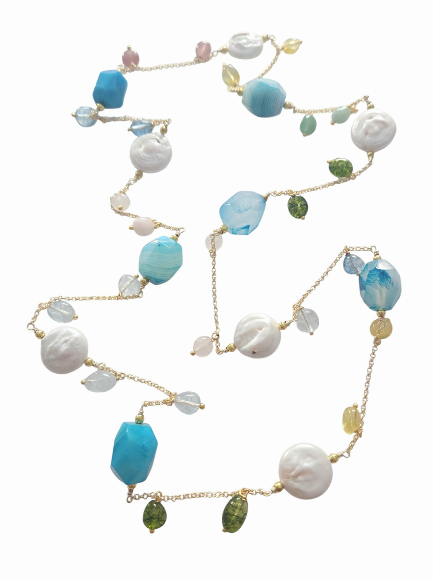 Collana lunga realizzata con agata esagonale striata, perle di fiume tonda e quarzi multicolore.lunghezza 73cm Spedizione Gratuita
