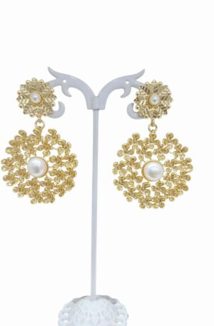 Orecchino realizzati con ottone e perla di fiume
lunghezza 5.5cm
peso 9.8gr Spedizione Gratuita