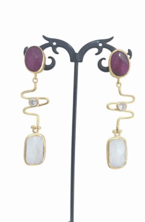 Orecchini realizzati con occhio di gatto,agata, zirconi ed ottone
lunghezza 7cm
peso 6.6gr Spedizione Gratuita