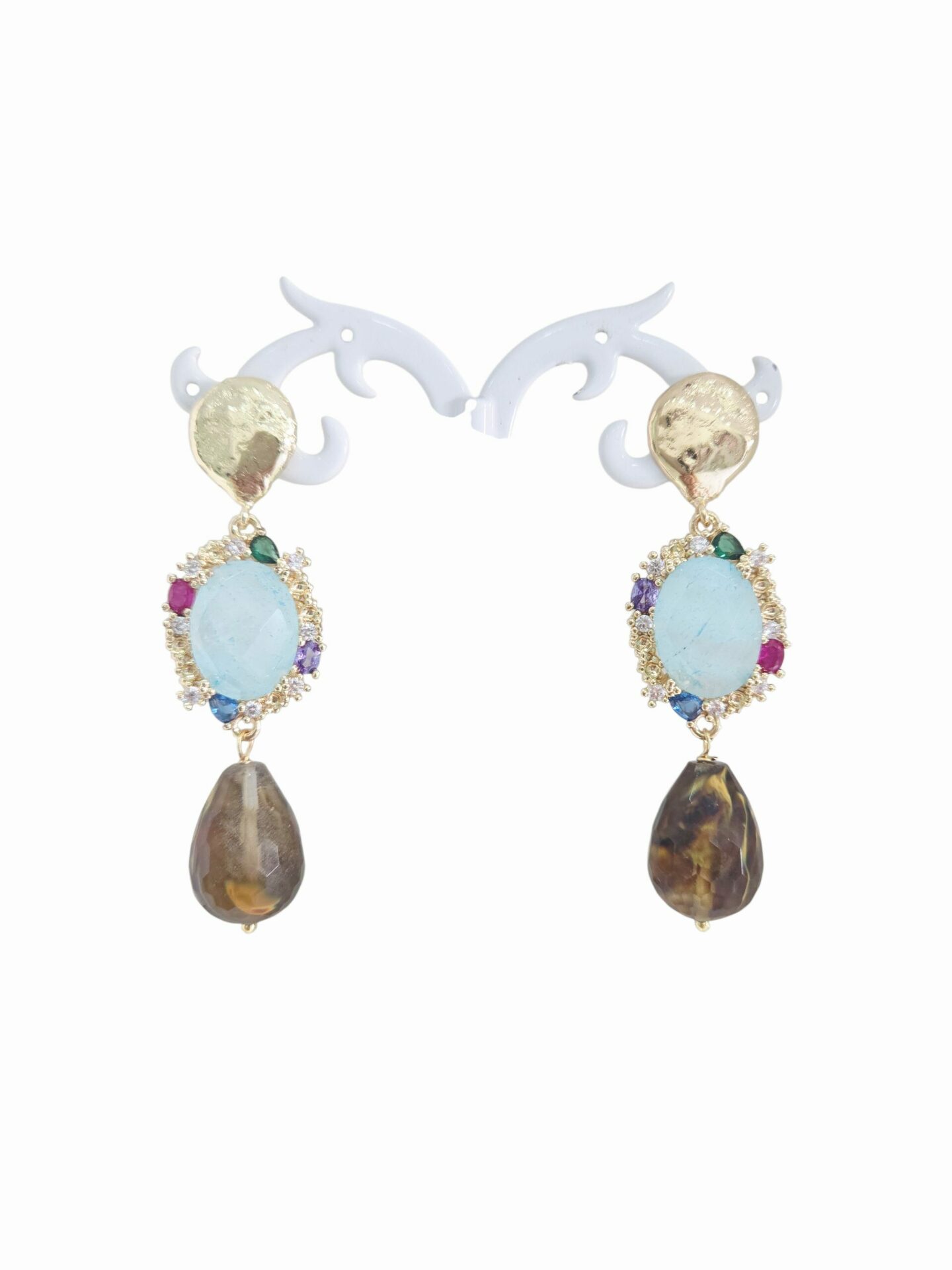 Orecchini  realizzati con quarzi e zirconi incastonati nell ottone. perno piatto in ottone lucidolunghezza 6cmpeso 10.2gr Spedizione Gratuita