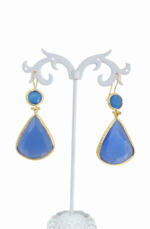 Orecchini realizzati con occhio di gatto contornato da ottone. colore carta da zuccherolunghezza 5.5cmpeso 6.9gr Spedizione Gratuita