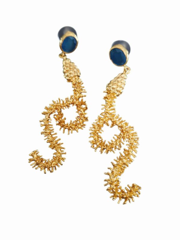 Orecchini  pendenti realizzati con serpente in ottone e perno occhio di gatto. lunghezza 7cmpeso 10.7 gr Spedizione Gratuita