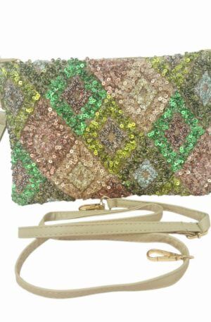 Borsa busta realizzata con paillettes e corda dotata di tracolla e polsiera.Misure 30x 20 Spedizione Gratuita