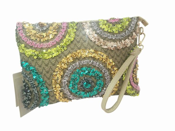 Borsa busta realizzata con paillettes e corda dotata di tracolla e polsiera.Misure 30x 20 Spedizione Gratuita