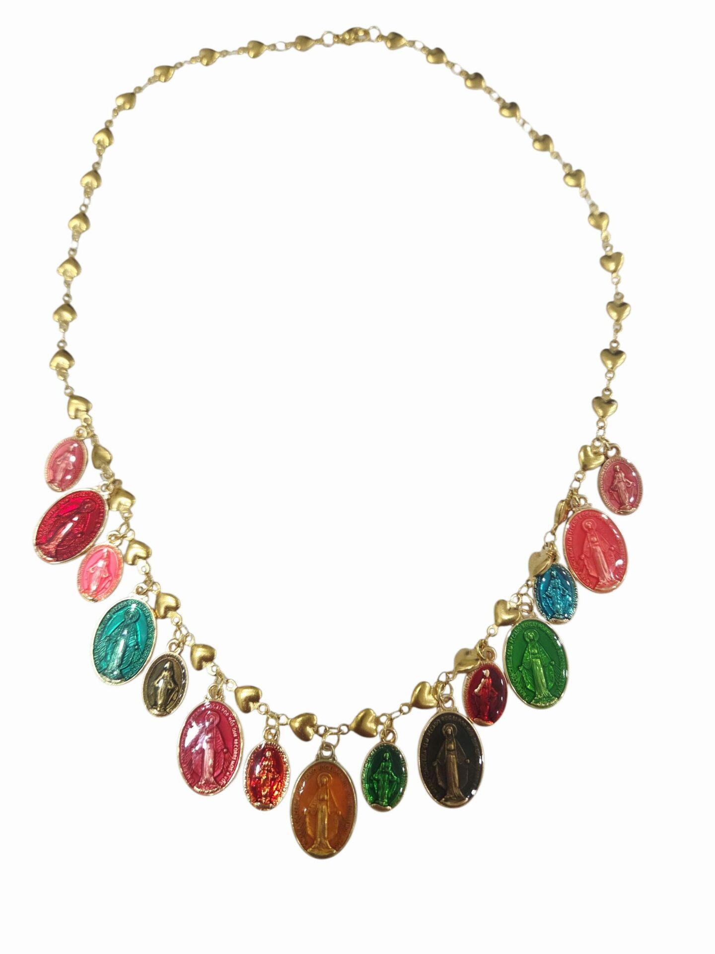 Collana girocollo con charms lucidi madonnina multicolore, catena cuori dorata in acciaio. lunghezza 50cm Spedizione Gratuita