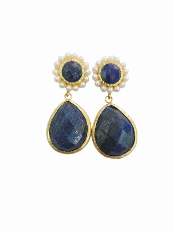 Orecchini realizzati con lapislazzuli  contornati da ottone e perle di Maiorca.lunghezza 4.5cmpeso 9.6gr Spedizione Gratuita