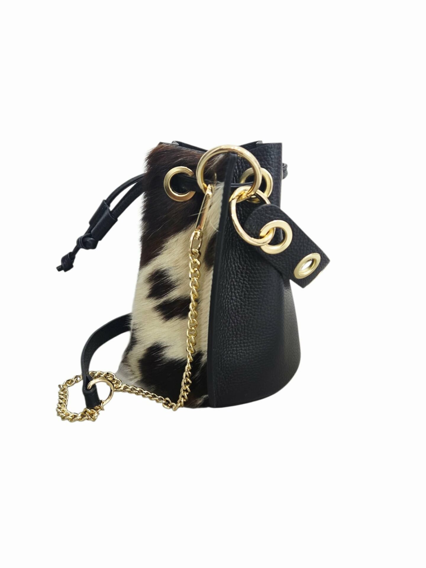 Secchiello in cavallino e pelle con manico con borchie,interno in pelle con tasca aperta laterale, tracollina catena dorata con centrale in pelle. Misure H20 B16 L16 Spedizione Gratuita Secchiello in cavallino e pelle con manico con borchie,interno in pelle con tasca aperta laterale, tracollina catena dorata con centrale in pelle. Misure H20 B16 L16 Spedizione Gratuita