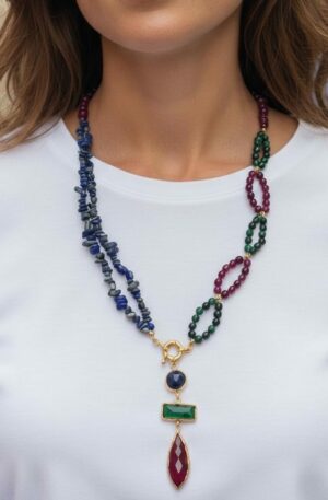 Choker necklace made with lapis lazuli and natural stones, steel clasp and natural stone pendant surrounded by brass. Choker length 47cm, pendant length 8cm. Free Shipping. Collana girocollo realizzata con lapislazzuli e pietre naturali, chiusura in acciaio e ciondolo in pietre naturali contornato da ottonelunghezza girocollo 47cmlunghezza ciondolo 8cm Spedizione Gratuita