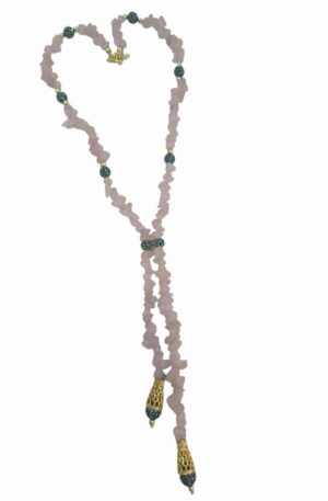 Collana realizzata con marcasite e chips di quarzo rosa,elementi dorati in ottonelunghezza regolabile 49cmlunghezza ciuffo 15cm Spedizione Gratuita