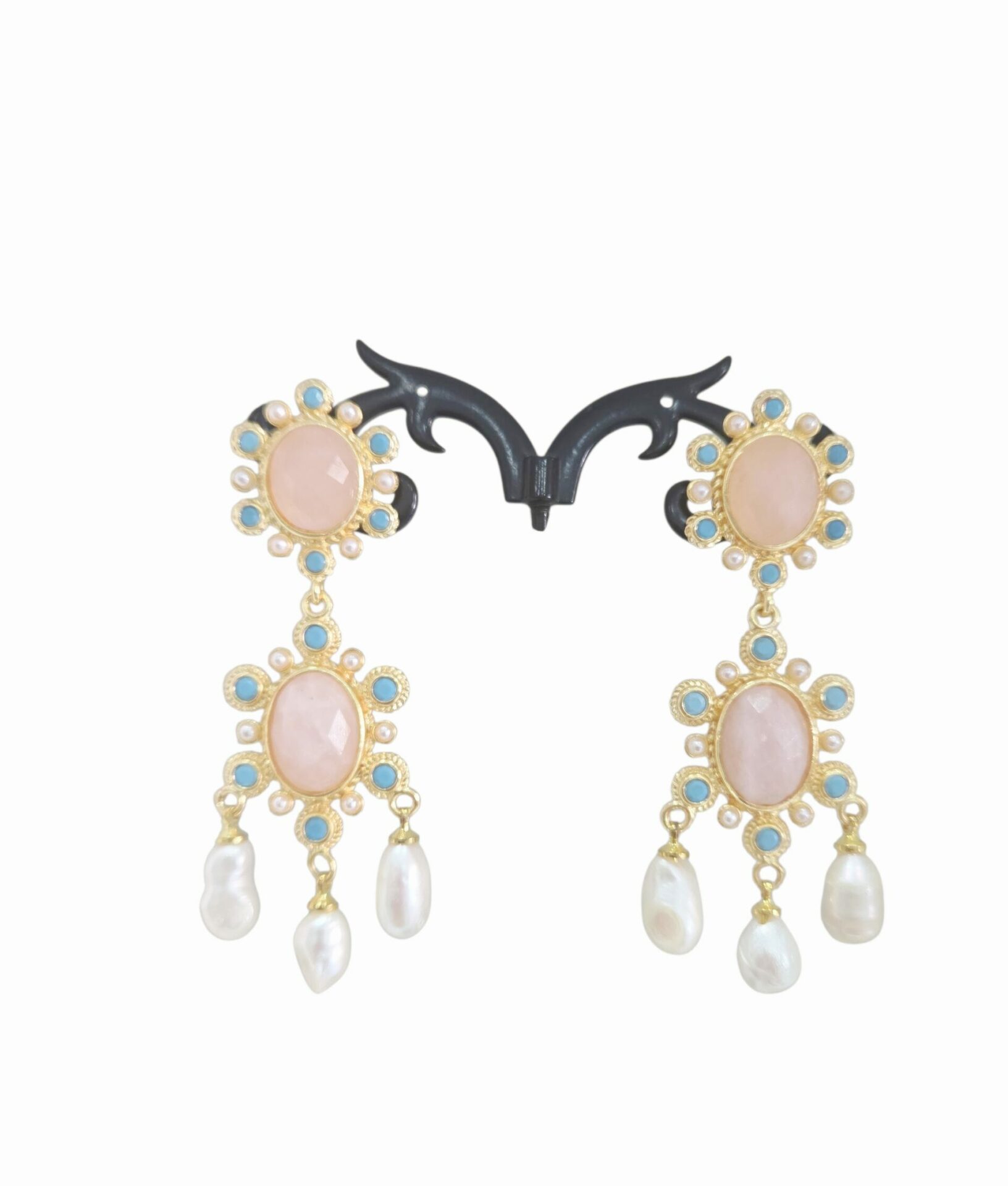 Orecchini  realizzati con quarzo rosa,tuechese e perle di fiume su base in ottone.lunghezza 6.5cmpeso 10.7gr Spedizione Gratuita