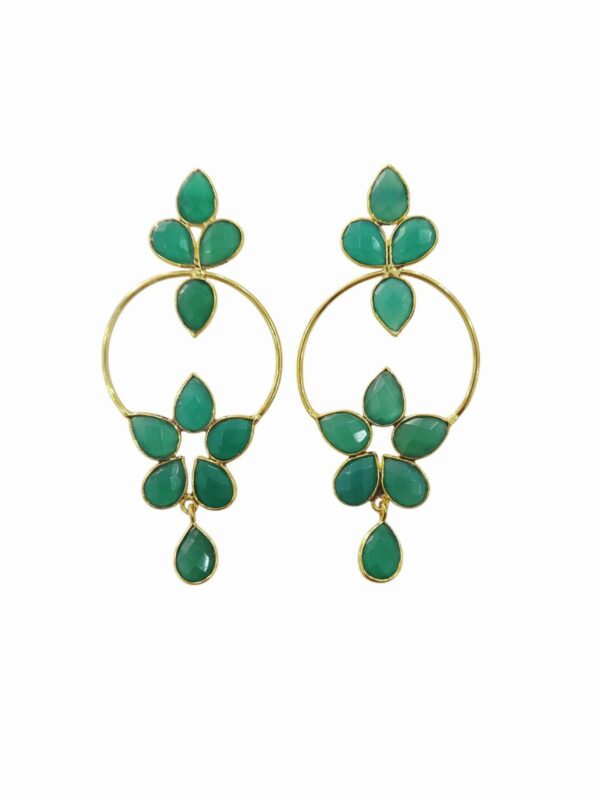 Orecchini  realizzati con quarzi verdi ed ottone.lunghezza 7.5cmpeso 6.4gr Spedizione Gratuita