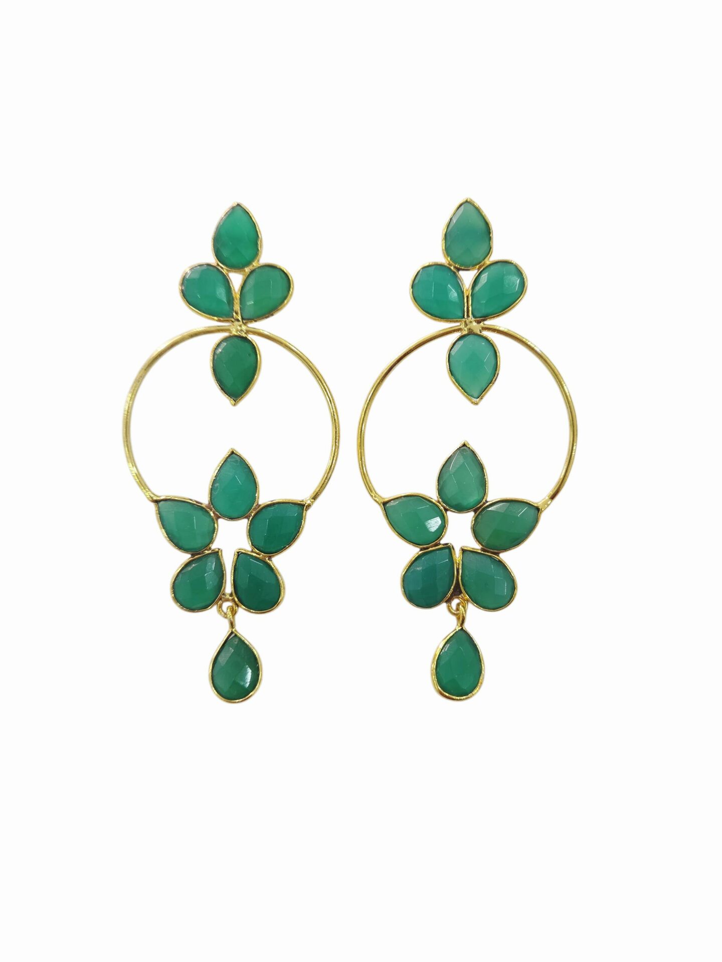 Orecchini  realizzati con quarzi verdi ed ottone.lunghezza 7.5cmpeso 6.4gr Spedizione Gratuita