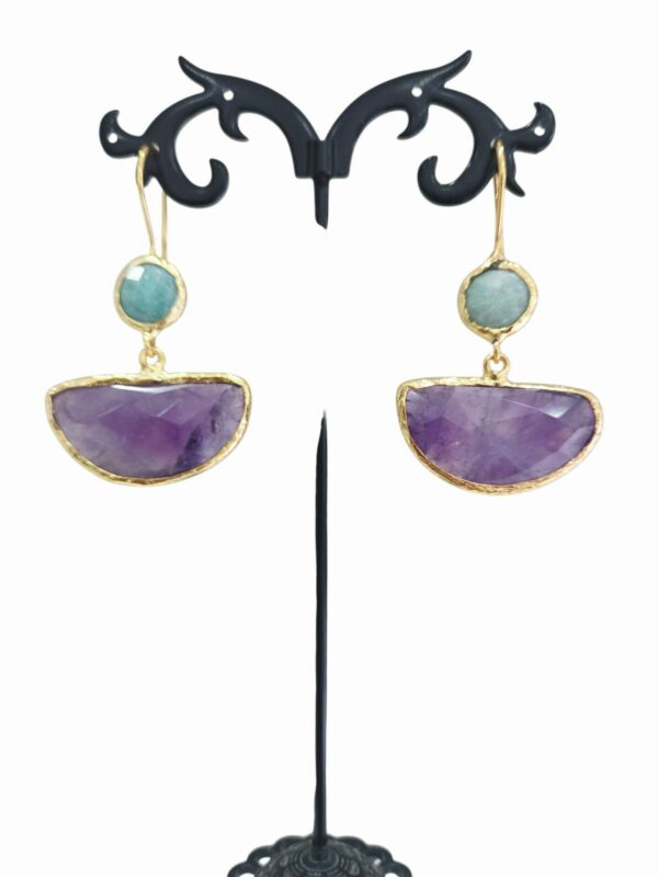 Orecchini  realizzati con ametista e amazzonite circondati da ottone.lunghezza 5.5cmpeso 6gr Spedizione Gratuita