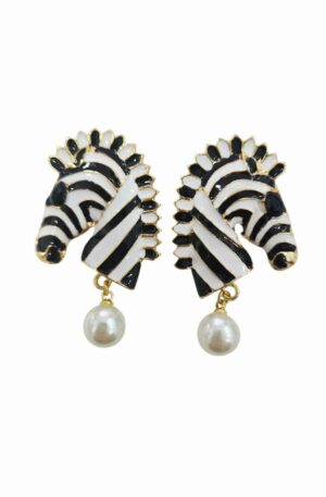 Orecchini zebra realizzati su ottone smaltato bianco nero,zircone nero e perla di maioraca pendente peso 8.1grlunghezza 4.5cm Spedizione Gratuita