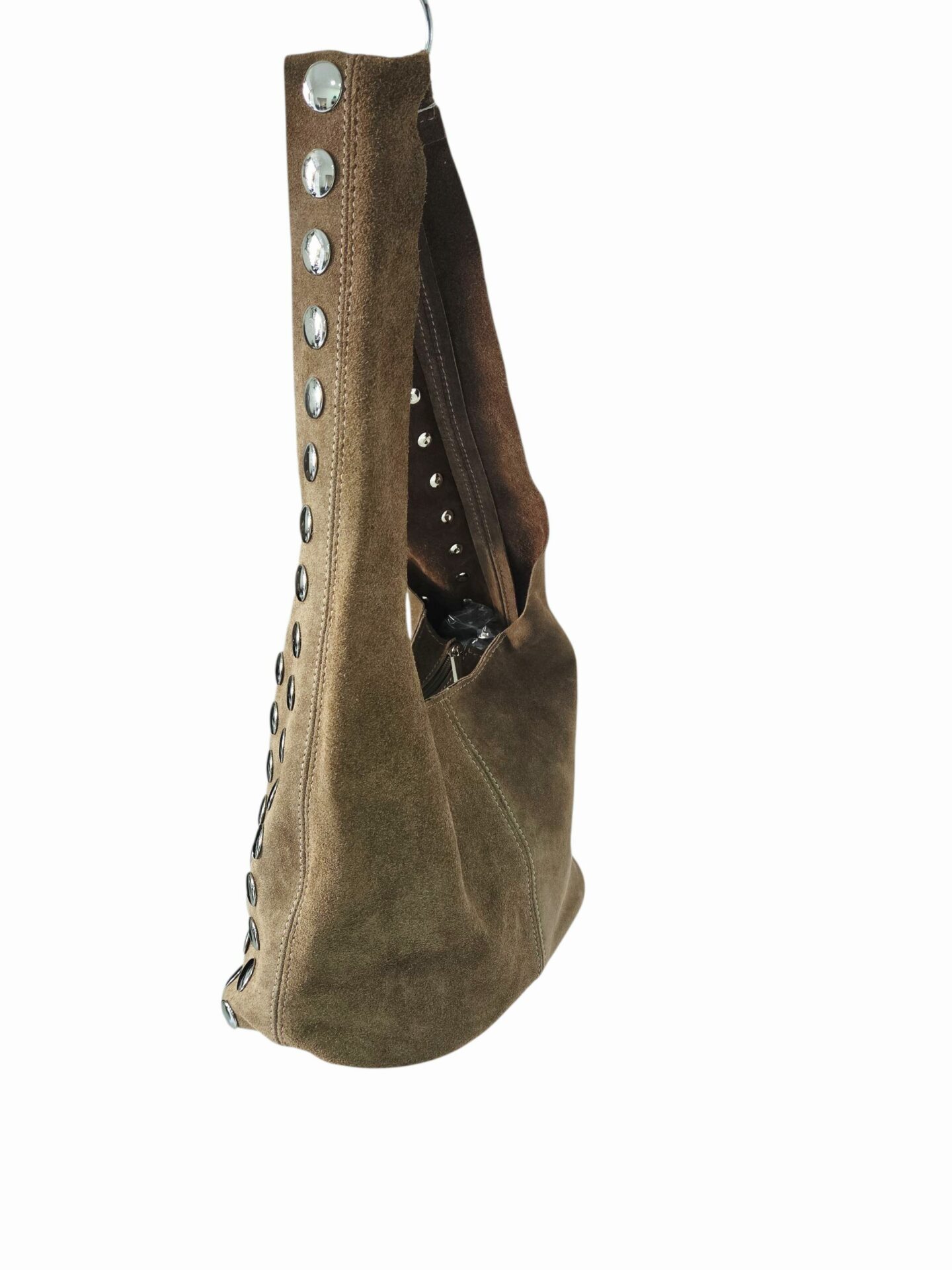 Sacca in camoscio con borchie manico largo colore fango, interno nudo con base in vera pelle. Chiusura con zipMade Italy ,vera pelle.Misure H21 B15 L29 Spedizione Gratuita Sacca in camoscio con borchie manico largo colore fango, interno nudo con base in vera pelle. Chiusura con zipMade Italy ,vera pelle.Misure H21 B15 L29 Spedizione Gratuita