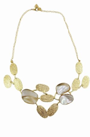 Collana girocollo regolabile realizzata in ottone con perle scaramazze incastonate.lunghezza 48cm Spedizione Gratuita
