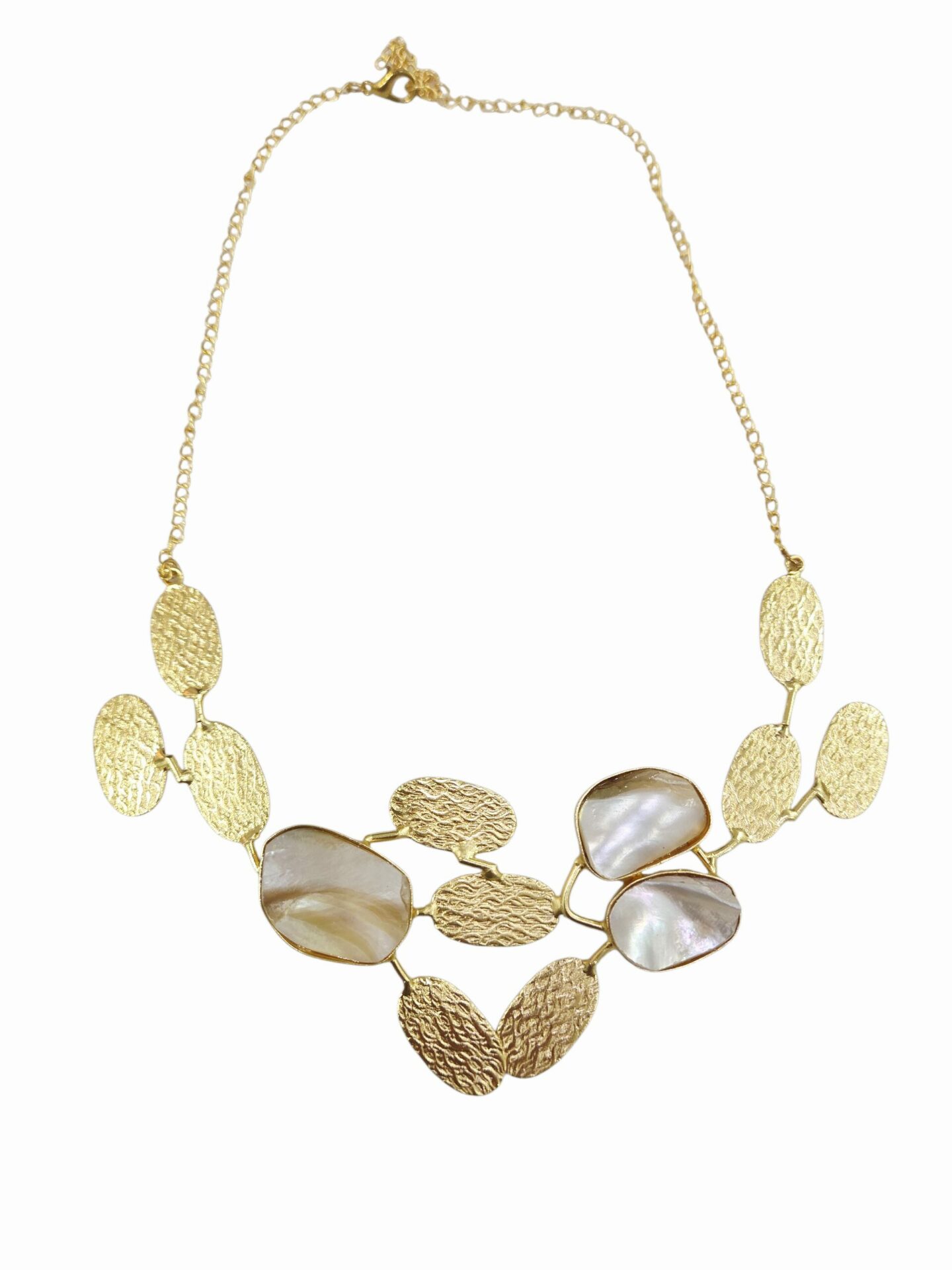 Collana girocollo regolabile realizzata in ottone con perle scaramazze incastonate.lunghezza 48cm Spedizione Gratuita