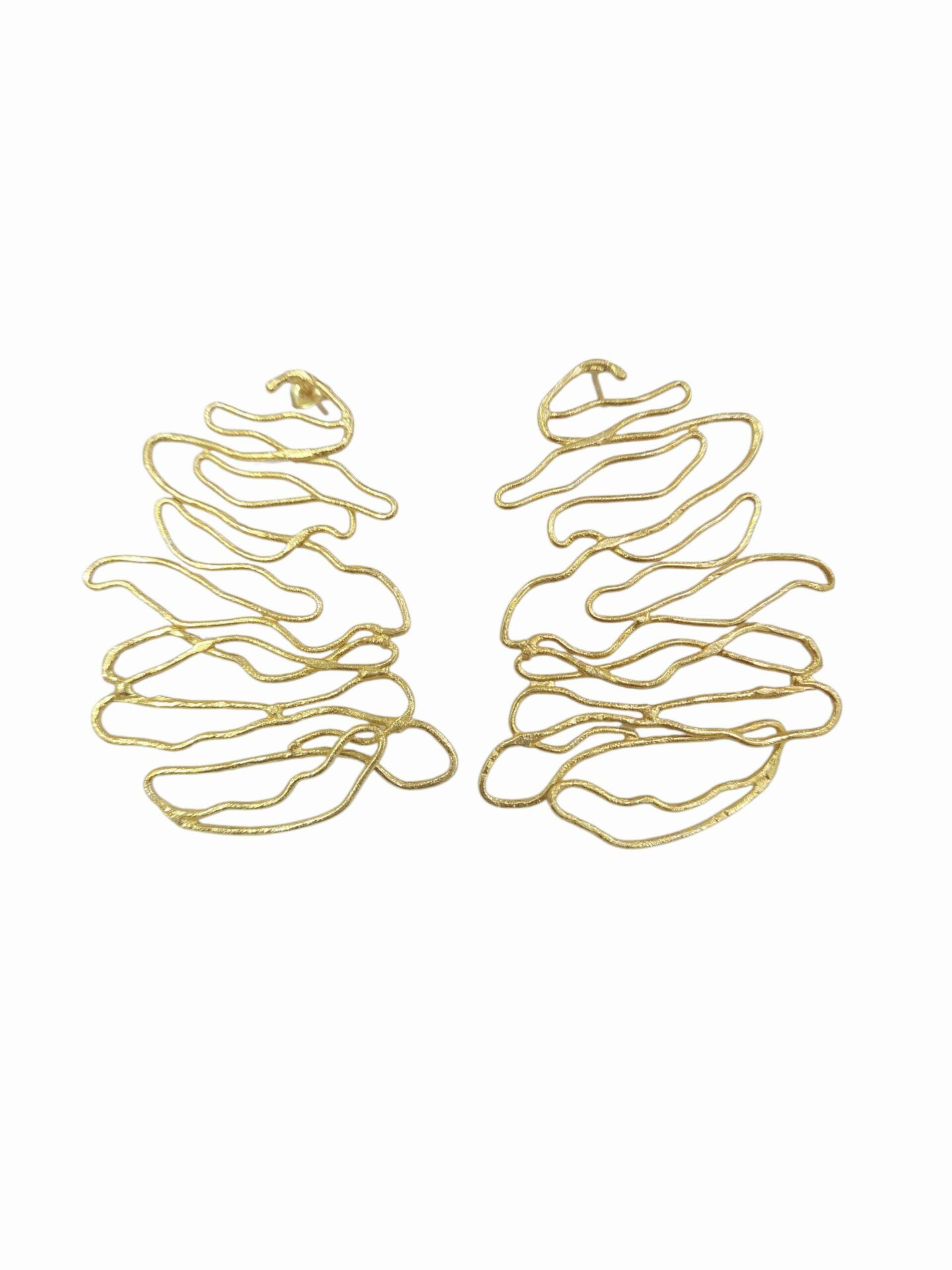 Orecchini  realizzati artigianalmente in ottone dorato.
lunghezza 5.5cm
peso 6gr Spedizione Gratuita