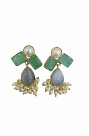 Orecchini realizzati con occhio di gattoe perle di Maiorca pendenti e incastonate su base in ottone.lunghezza 3.5cmpeso 8.3gr Spedizione Gratuita Orecchini realizzati con occhio di gattoe perle di Maiorca pendenti e incastonate su base in ottone.lunghezza 3.5cmpeso 8.3gr Spedizione Gratuita