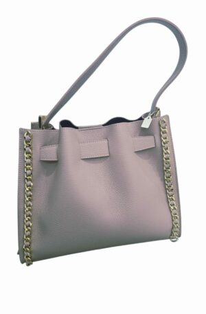 Borsa cipria in vera pelle,made Italy, con catena dorata, dotata di sacca interna,interno in vera pelle blu,manico allungabile.Misure H28 B 10 L 33 Spedizione Gratuita