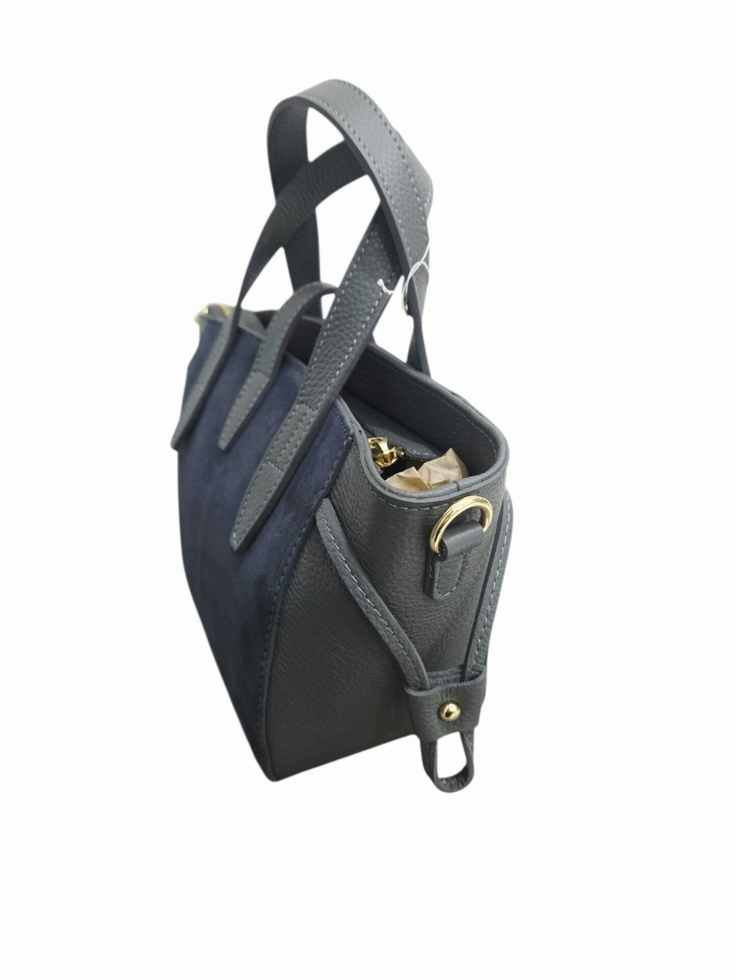 Borsa in vera pelle e camoscio grigia, made Italy,  dotata di tracolla, interno foderato con tasche laterali.Chiusura doppia con zip centrale.misure L 20 B 11 H 19 Spedizione Gratuita