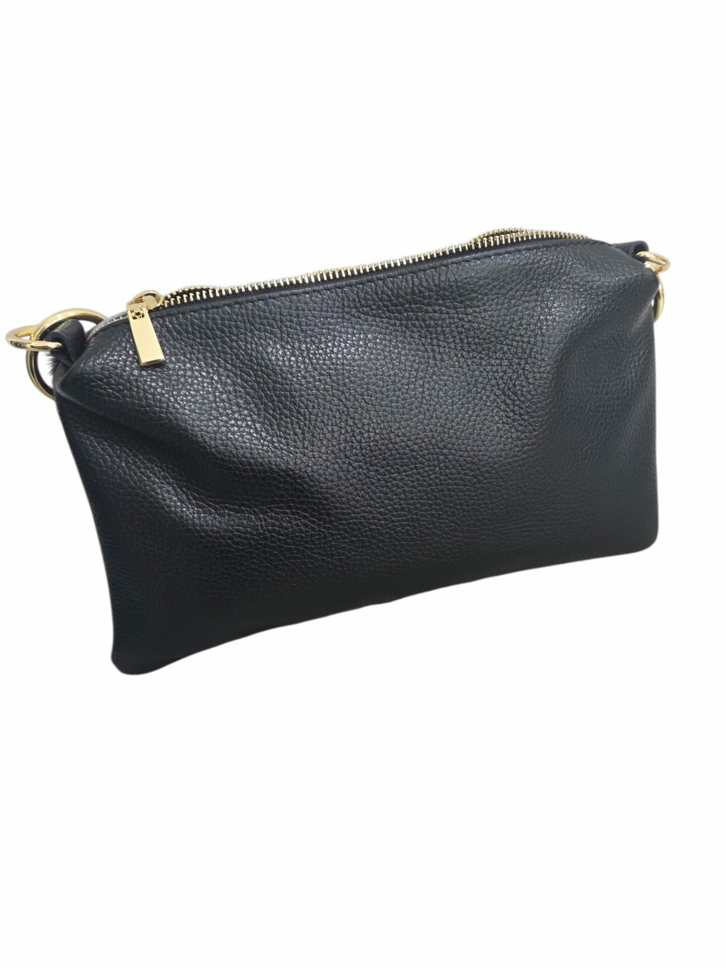 Borsa in vera pelle nera e cavallino muccato,made Italy, manico ampio e tracolla,interno foderato con tasca laterale,chiusura con zipmisure L27 H15 Spedizione Gratuita