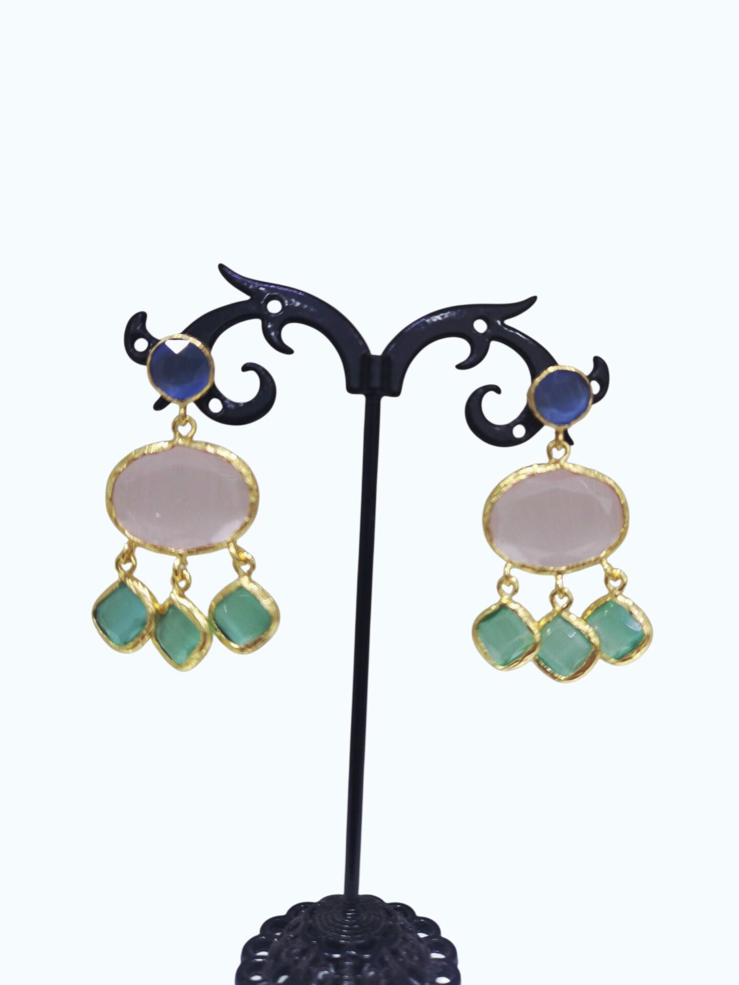 Orecchini realizzati con occhio di gatto colori pastello,contornati da ottone lunghezza 4cm peso 5.5gr Spedizione Gratuita Orecchini realizzati con occhio di gatto colori pastello,contornati da ottone lunghezza 4cm peso 5.5gr Spedizione Gratuita