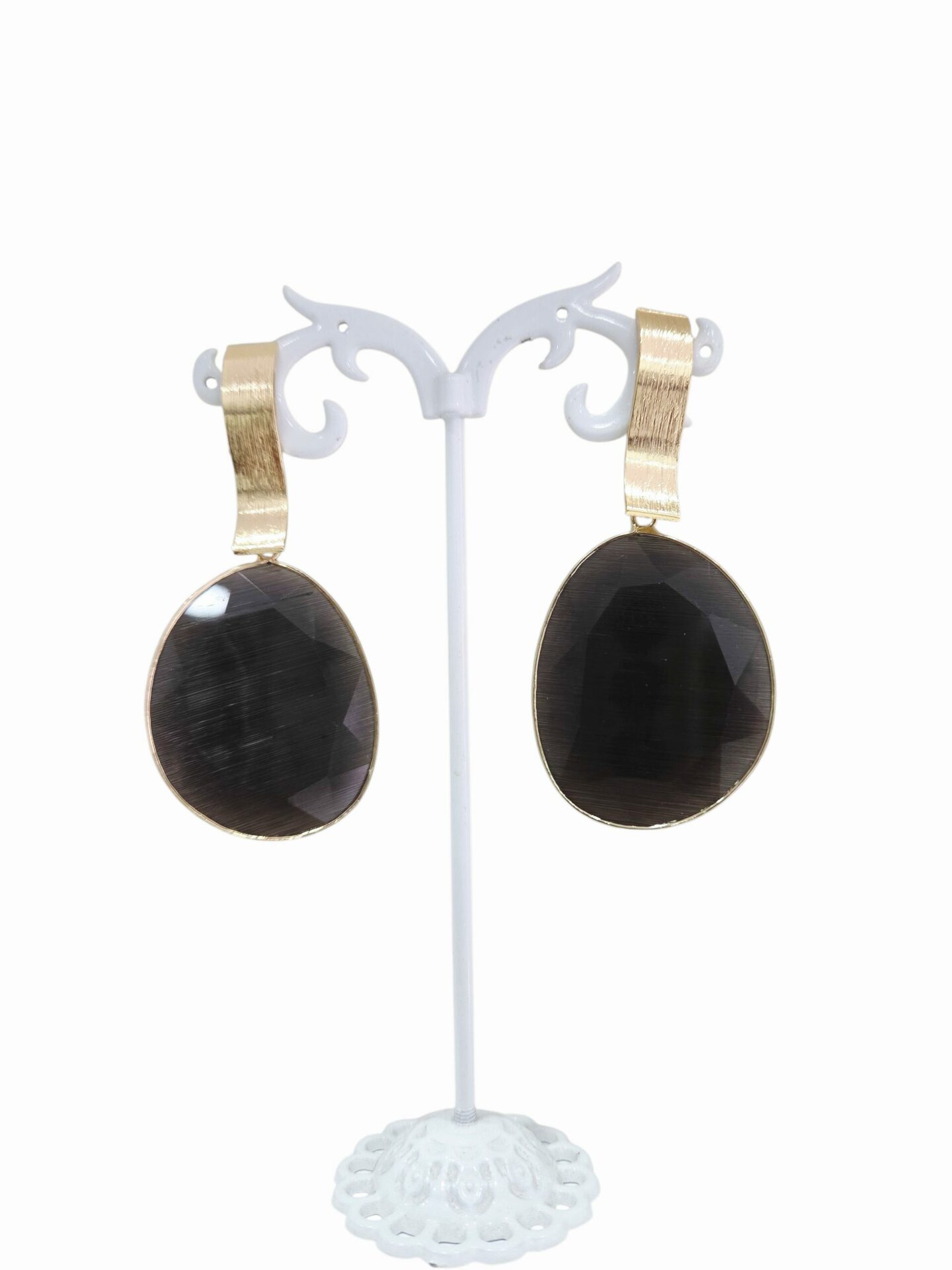 Orecchini realizzati con occhio di gatto contornato in ottone e perno in ottone satinato lunghezza 6cm peso 11,2gr Spedizione Gratuita