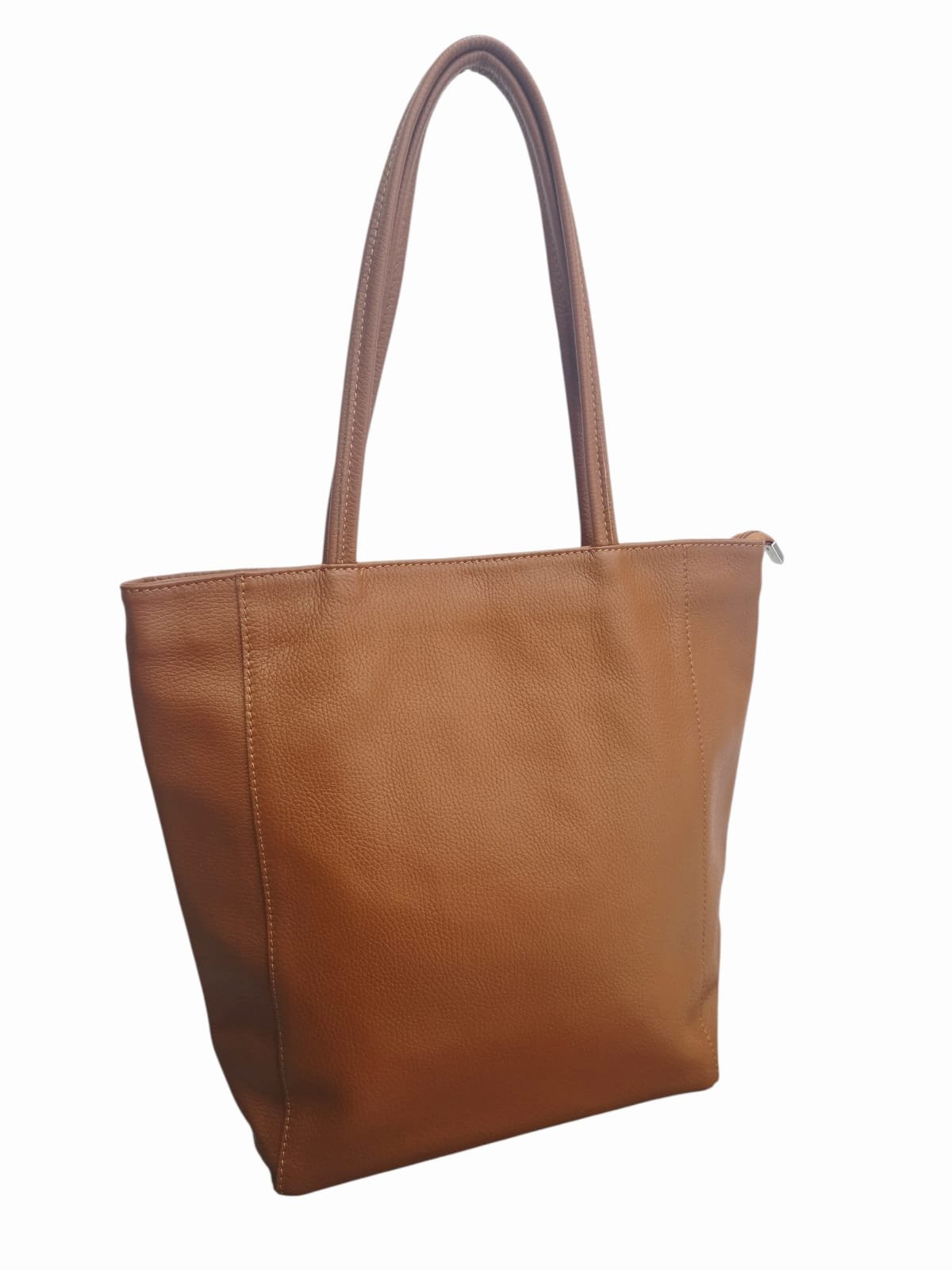 Shopper borsa in vera pelle, chiusra con zip, tasca esterna con zip, interno foderato con tasche laterali.Misure L 28 B13 H36 ampiezza manico 28cm Spedizione Gratuita Shopper borsa in vera pelle, chiusra con zip, tasca esterna con zip, interno foderato con tasche laterali.Misure L 28 B13 H36 ampiezza manico 28cm Spedizione Gratuita