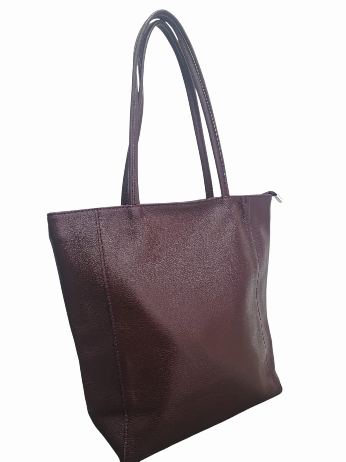 Shopper borsa in vera pelle, chiusra con zip, tasca esterna con zip, interno foderato con tasche laterali.Misure L 28 B13 H36 ampiezza manico 28cm Spedizione Gratuita Shopper borsa in vera pelle, chiusra con zip, tasca esterna con zip, interno foderato con tasche laterali.Misure L 28 B13 H36 ampiezza manico 28cm Spedizione Gratuita