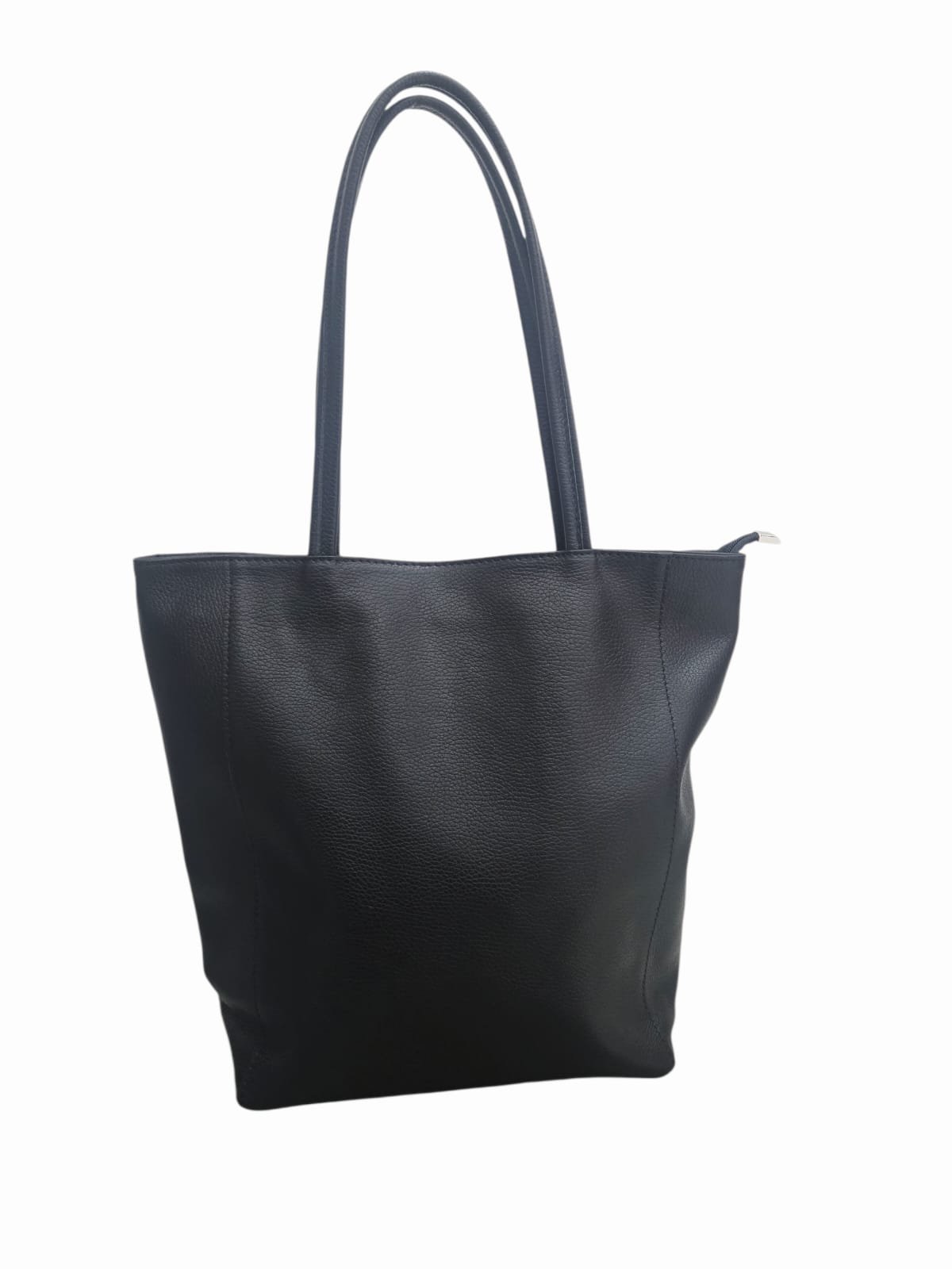Shopper borsa in vera pelle, chiusra con zip, tasca esterna con zip, interno foderato con tasche laterali.Misure L 28 B13 H36 ampiezza manico 28cm Spedizione Gratuita Shopper borsa in vera pelle, chiusra con zip, tasca esterna con zip, interno foderato con tasche laterali.Misure L 28 B13 H36 ampiezza manico 28cm Spedizione Gratuita