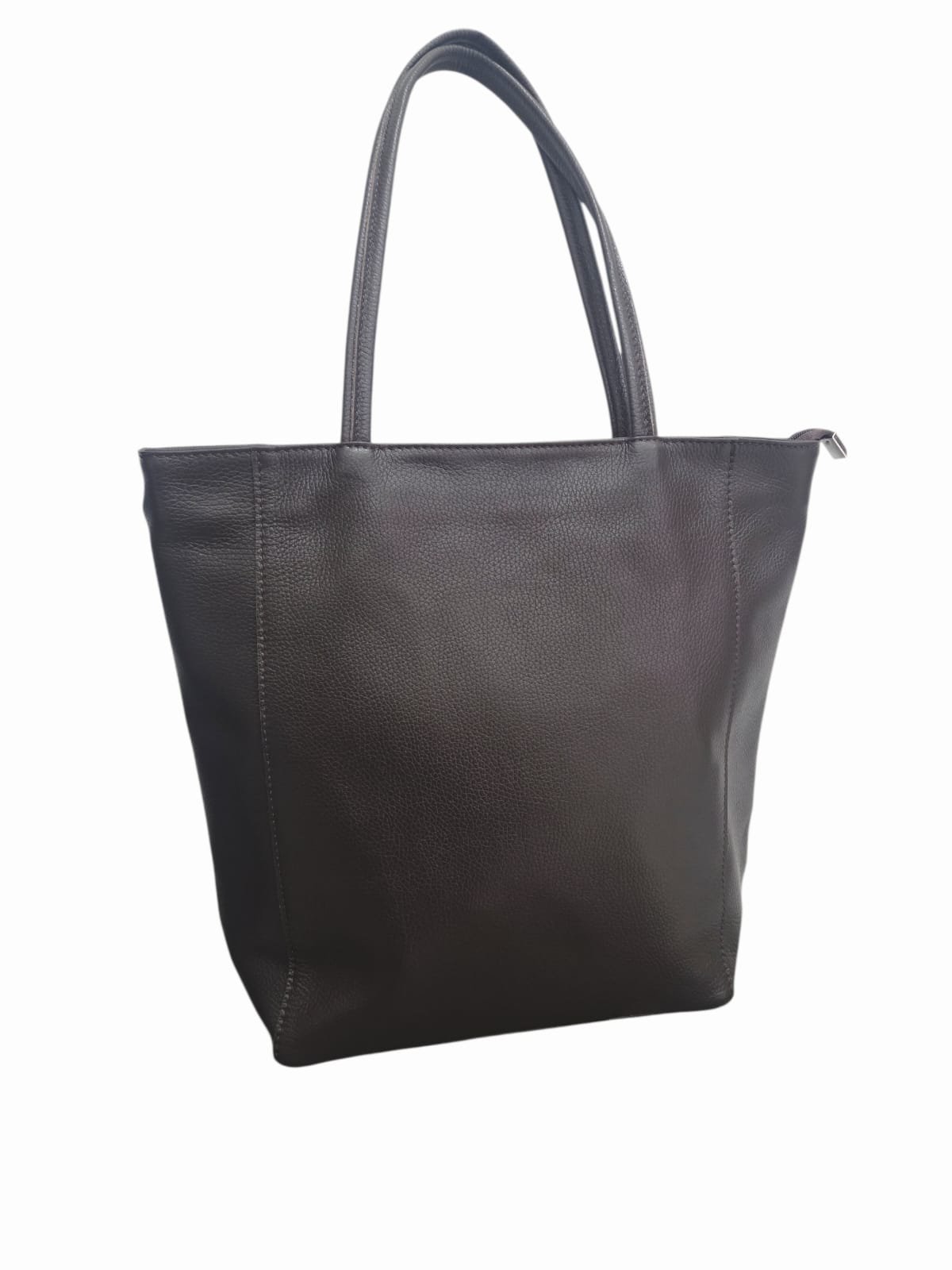 Shopper borsa in vera pelle, chiusra con zip, tasca esterna con zip, interno foderato con tasche laterali.Misure L 28 B13 H36 ampiezza manico 28cm Spedizione Gratuita Shopper borsa in vera pelle, chiusra con zip, tasca esterna con zip, interno foderato con tasche laterali.Misure L 28 B13 H36 ampiezza manico 28cm Spedizione Gratuita