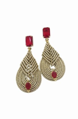Orecchini realizzati artigianalmente inntessuto dorato con cristalloidi rossiLunghezza 7 cmPeso 4.8gr Spedizione Gratuita Orecchini realizzati artigianalmente inntessuto dorato con cristalloidi rossiLunghezza 7 cmPeso 4.8gr Spedizione Gratuita