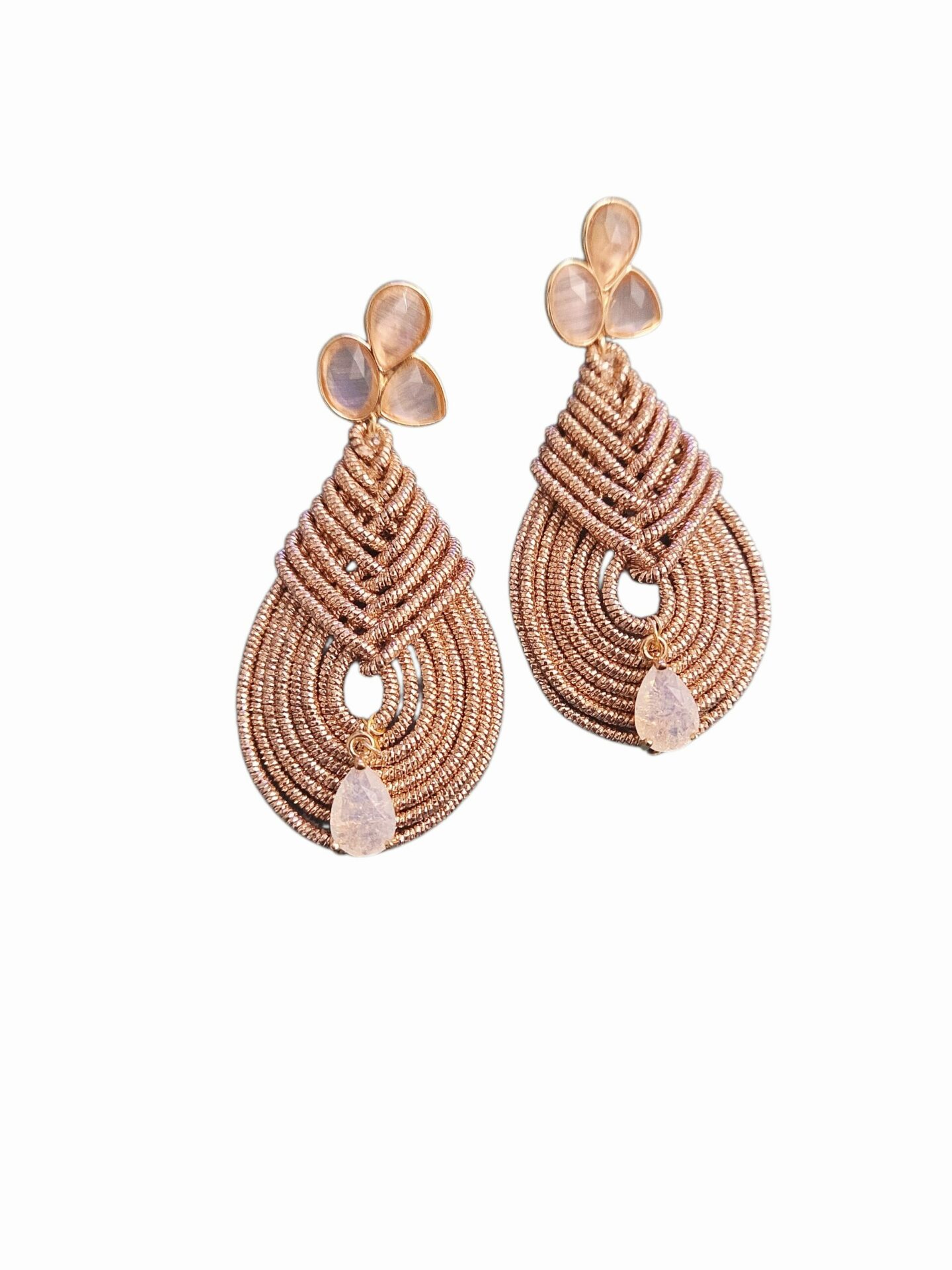 Orecchini realizzati artigianalmente in tessuto rosato con cristalloidi ed occhio di gatto Lunghezza 7 cmPeso 4.8gr Spedizione Gratuita Orecchini realizzati artigianalmente in tessuto rosato con cristalloidi ed occhio di gatto Lunghezza 7 cmPeso 4.8gr Spedizione Gratuita