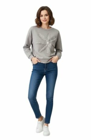 Felpa con fiore in tessuto e centrale con punti luce, tagli unica, colore taupe. composizione 50% poliestere 45 % viscosa 5% elastame Spedizione Gratuita Felpa con fiore in tessuto e centrale con punti luce, tagli unica, colore taupe. composizione 50% poliestere 45 % viscosa 5% elastame Spedizione Gratuita