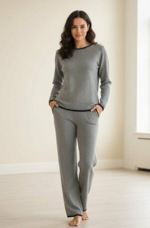 completo pantalone e maglione, taglia unica, pantalone con elastico regolabile,maglione largo comodocolori grigio con riporti neri Spedizione Gratuita completo pantalone e maglione, taglia unica, pantalone con elastico regolabile,maglione largo comodocolori grigio con riporti neri Spedizione Gratuita