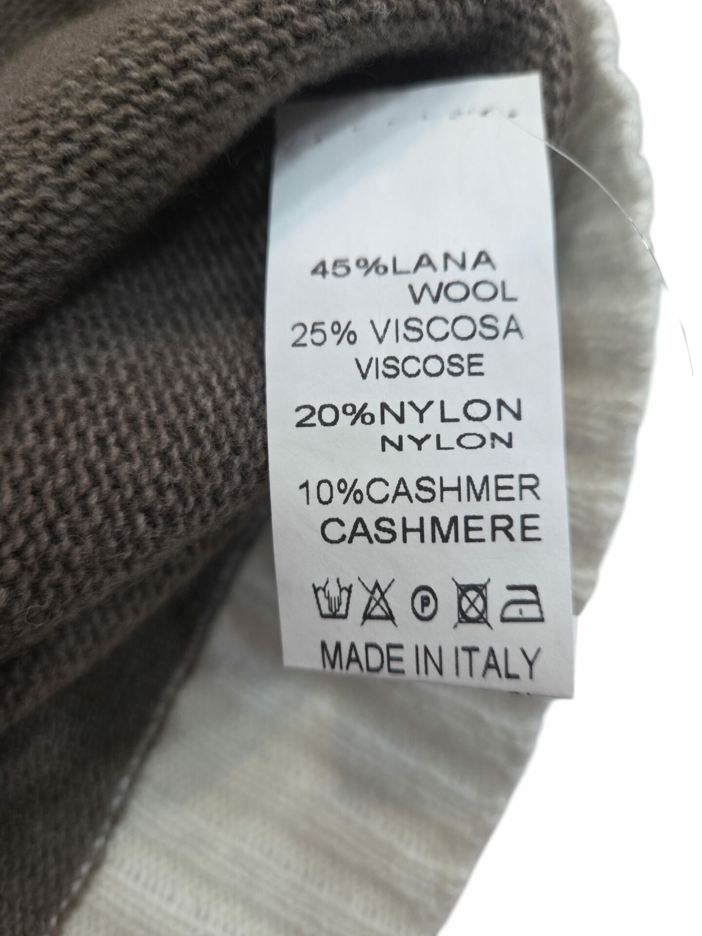 Maglione cashmere bland, morbido e caldo,taglia unica,tris di colori Spedizione Gratuita Maglione cashmere bland, morbido e caldo,taglia unica,tris di colori Spedizione Gratuita