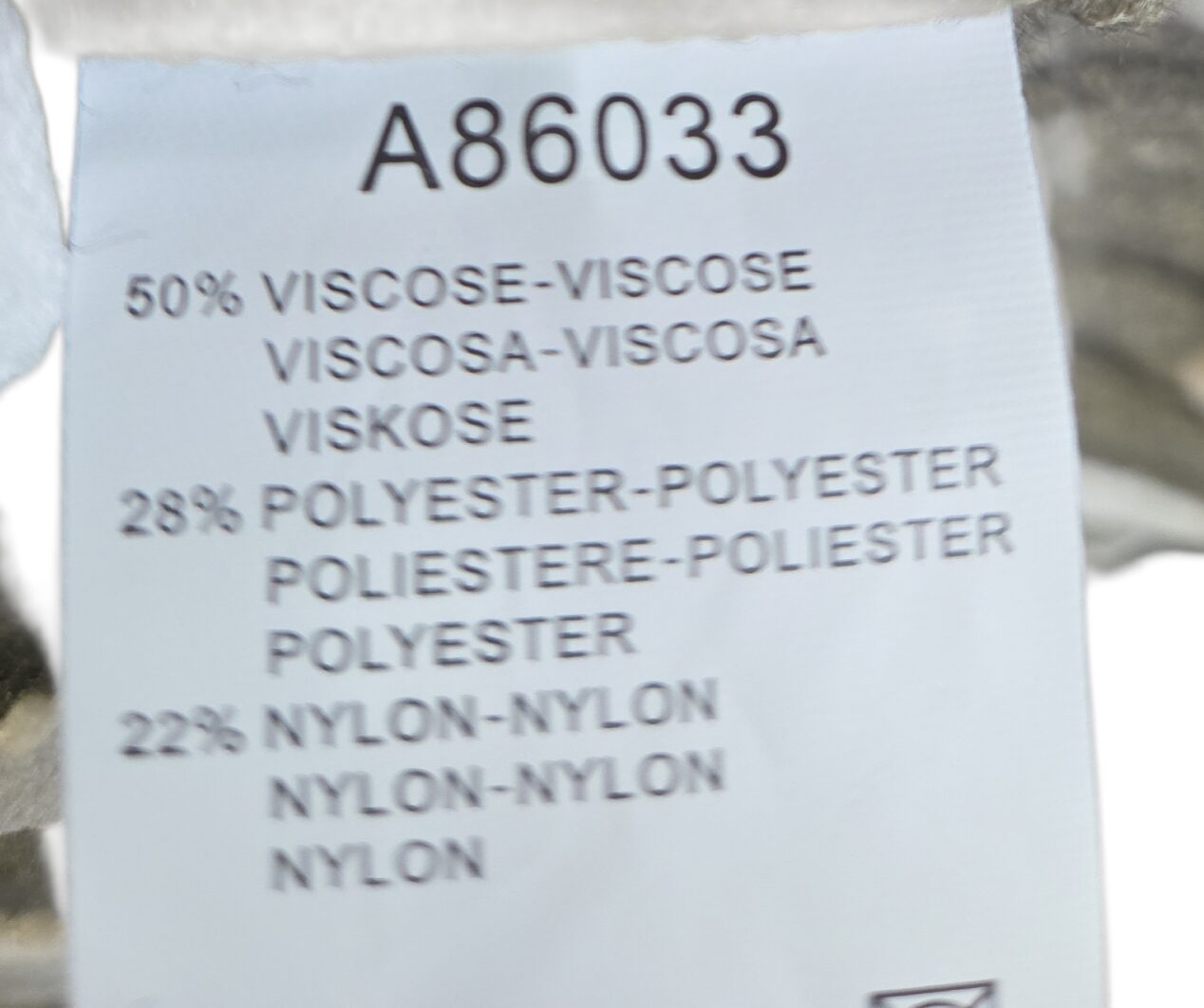 maglione verde con perfilo panna,taglia unica Spedizione Gratuita maglione verde con perfilo panna,taglia unica Spedizione Gratuita