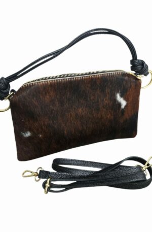 Borsa in vera pelle nera e cavallino muccato,made Italy, manico ampio e tracolla,interno foderato con tasca laterale,chiusura con zip
Misure L27 H15 Spedizione Gratuita Borsa in vera pelle nera e cavallino muccato,made Italy, manico ampio e tracolla,interno foderato con tasca laterale,chiusura con zip
Misure L27 H15 Spedizione Gratuita