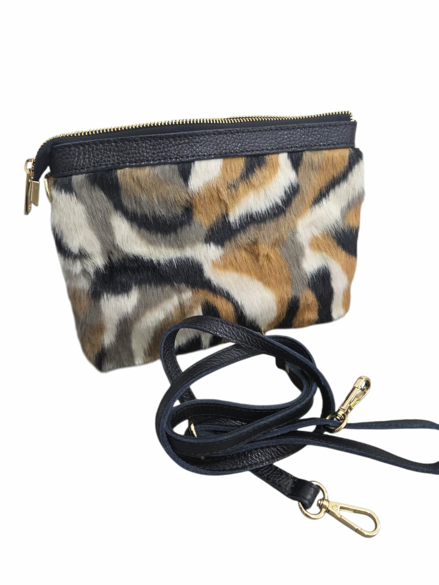 Tracollina teddy pelosina con riporti e tracolla in veravpele, made Italy, chiusura con zip, interno foderato con tasca con zip. misure L 25 H19 Spedizione Gratuita Tracollina teddy pelosina con riporti e tracolla in veravpele, made Italy, chiusura con zip, interno foderato con tasca con zip. misure L 25 H19 Spedizione Gratuita