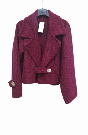 Giacca bordeaux avvitata con doppio bottone,interno ed esterno dorato
bottoni dorati nelle maniche. 
poliestere 100% Spedizione Gratuita